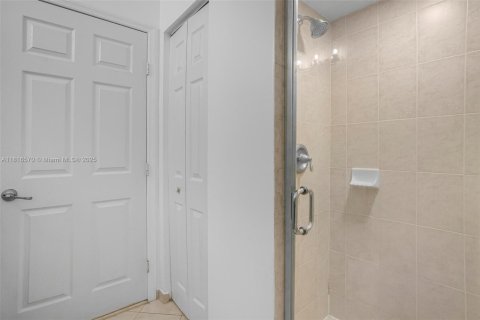 House in Homestead, Florida 5 bedrooms, 246.75 sq.m. № 1770873 - photo 17