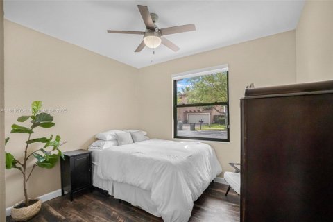 House in Homestead, Florida 5 bedrooms, 246.75 sq.m. № 1770873 - photo 15