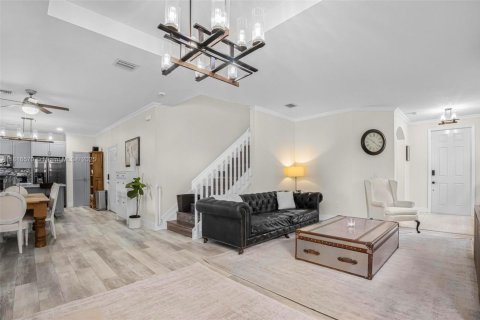 House in Homestead, Florida 5 bedrooms, 246.75 sq.m. № 1770873 - photo 6