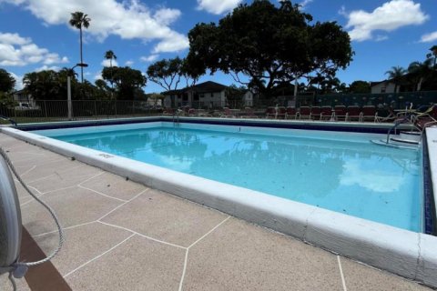 Condo in Lake Worth, Florida, 2 bedrooms  № 1185309 - photo 1