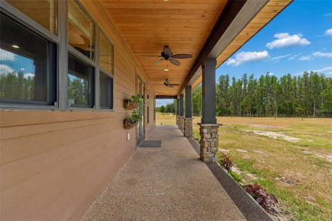 House in Zephyrhills, Florida 3 bedrooms, 196.58 sq.m. № 2113097 - photo 4