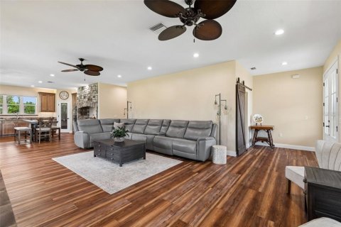 House in Zephyrhills, Florida 3 bedrooms, 196.58 sq.m. № 2113097 - photo 9