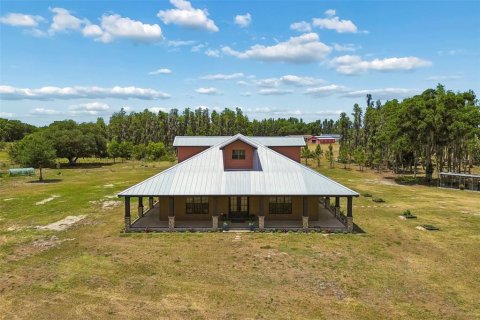 House in Zephyrhills, Florida 3 bedrooms, 196.58 sq.m. № 2113097 - photo 2