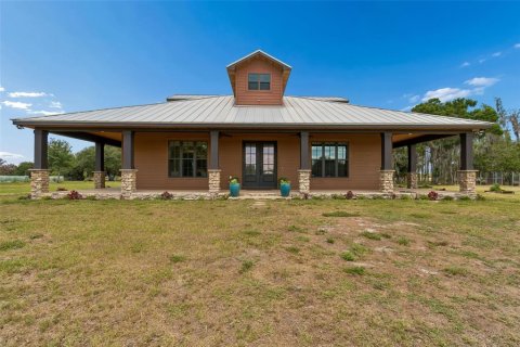 House in Zephyrhills, Florida 3 bedrooms, 196.58 sq.m. № 2113097 - photo 3