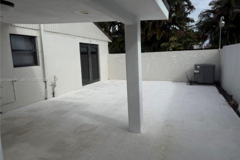 Touwnhouse à louer à Miami, Floride: 3 chambres, 114.83 m2 № 2001320 - photo 15