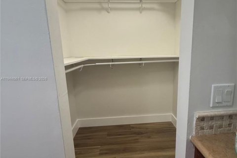 Touwnhouse à louer à Miami, Floride: 3 chambres, 114.83 m2 № 2001320 - photo 10