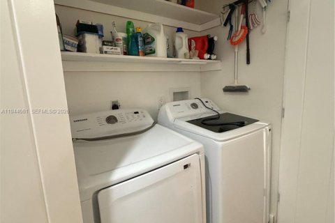 Touwnhouse à louer à Miami, Floride: 3 chambres, 114.83 m2 № 2001320 - photo 13