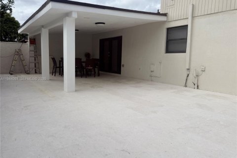 Touwnhouse à louer à Miami, Floride: 3 chambres, 114.83 m2 № 2001320 - photo 14