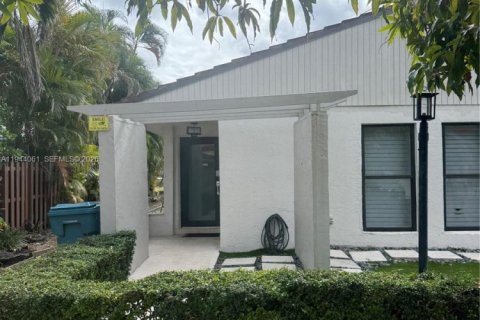 Touwnhouse à louer à Miami, Floride: 3 chambres, 114.83 m2 № 2001320 - photo 2