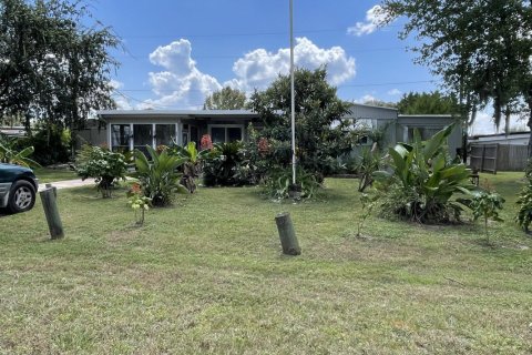 House in Crescent City, Florida 3 bedrooms, 111.48 sq.m. № 773343 - photo 1
