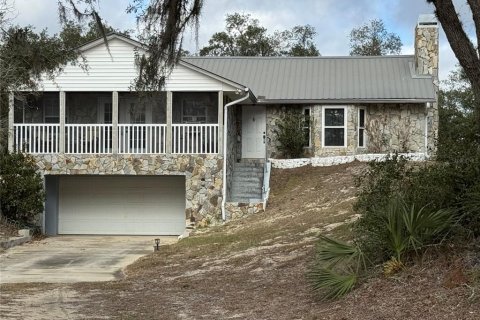 House in Frostproof, Florida 3 bedrooms, 199.74 sq.m. № 1911365 - photo 1