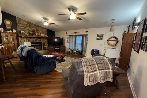 House in Frostproof, Florida 3 bedrooms, 199.74 sq.m. № 1911365 - photo 3