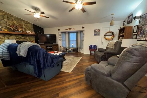House in Frostproof, Florida 3 bedrooms, 199.74 sq.m. № 1911365 - photo 9