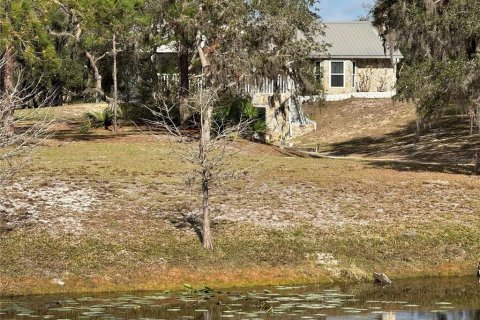 House in Frostproof, Florida 3 bedrooms, 199.74 sq.m. № 1911365 - photo 2