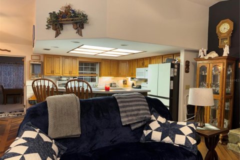 House in Frostproof, Florida 3 bedrooms, 199.74 sq.m. № 1911365 - photo 8