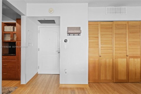 Copropriété à louer à Aventura, Floride: 2 chambres, 92.53 m2 № 1996269 - photo 10