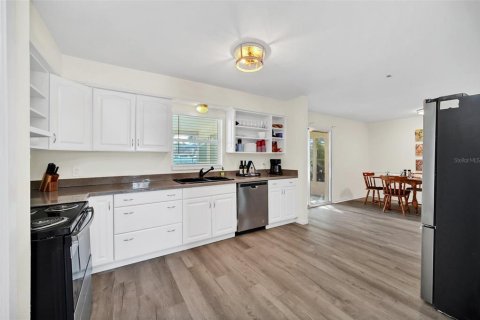 Villa ou maison à louer à Summerfield, Floride: 3 chambres, 134.8 m2 № 1901138 - photo 6