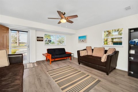 Villa ou maison à louer à Summerfield, Floride: 3 chambres, 134.8 m2 № 1901138 - photo 4