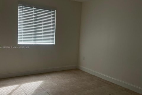 Condominio en alquiler en Miami, Florida, 1 dormitorio, 62.8 m2 № 1977816 - foto 5