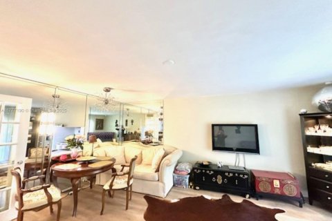 Condo in Hallandale Beach, Florida, 1 bedroom  № 1864205 - photo 5