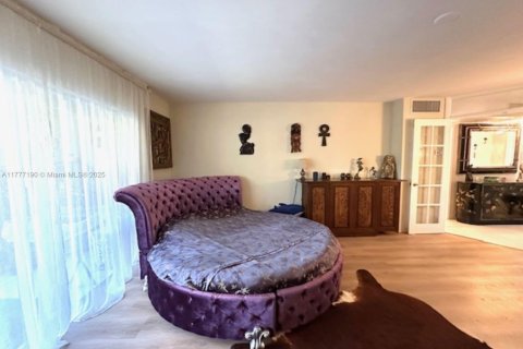 Condo in Hallandale Beach, Florida, 1 bedroom  № 1864205 - photo 4