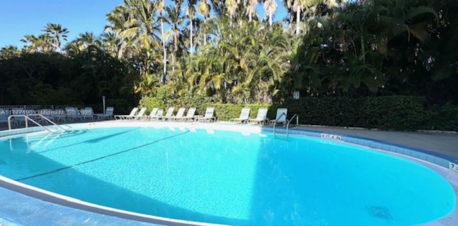 Condo in Hallandale Beach, Florida, 1 bedroom № 1864205