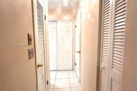 Condo in Hallandale Beach, Florida, 1 bedroom  № 1864205 - photo 20