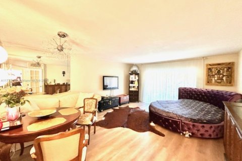 Condo in Hallandale Beach, Florida, 1 bedroom  № 1864205 - photo 3