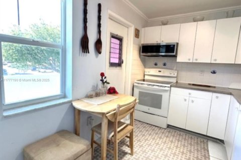 Condo in Hallandale Beach, Florida, 1 bedroom  № 1864205 - photo 8