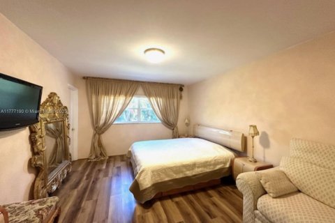 Condo in Hallandale Beach, Florida, 1 bedroom  № 1864205 - photo 15