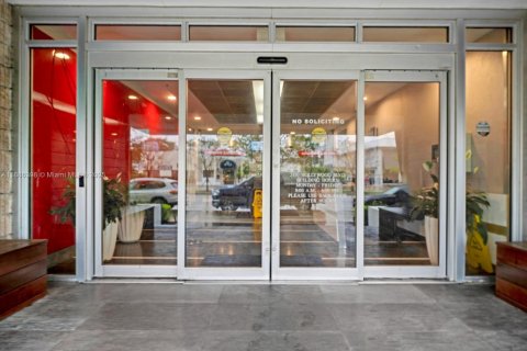 Propiedad comercial en venta en Hollywood, Florida № 1932965 - foto 3