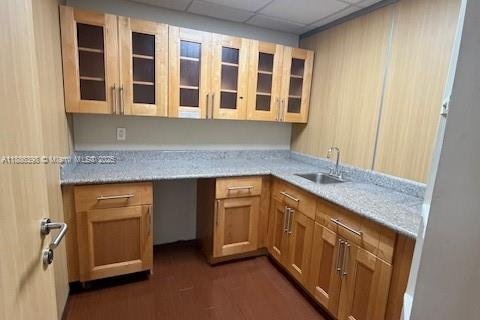 Propiedad comercial en venta en Hollywood, Florida № 1932965 - foto 8