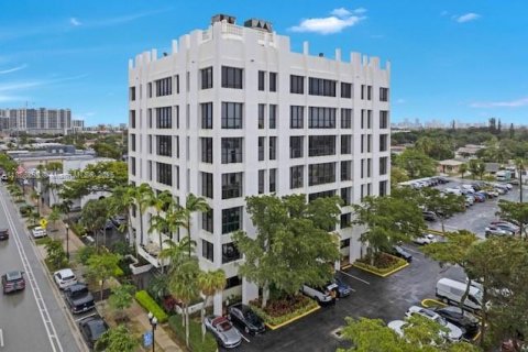 Propiedad comercial en venta en Hollywood, Florida № 1932965 - foto 2