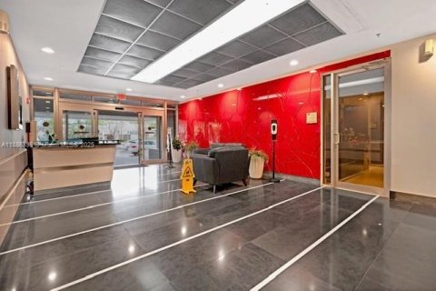 Propiedad comercial en venta en Hollywood, Florida № 1932965 - foto 4