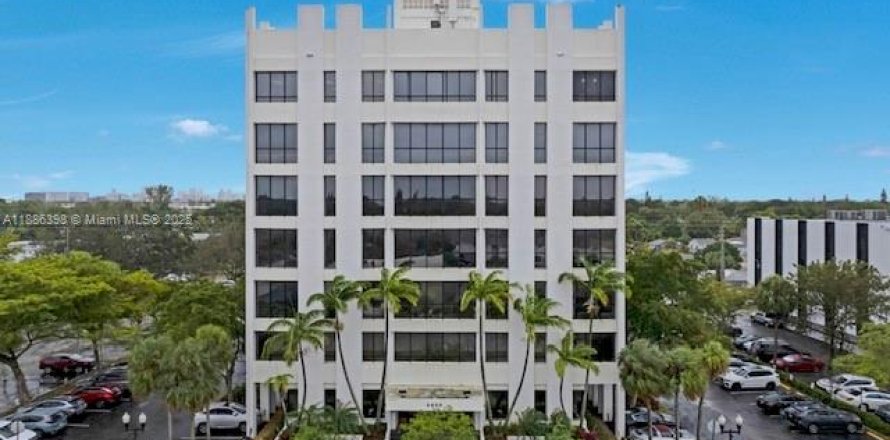 Propiedad comercial en Hollywood, Florida № 1932965