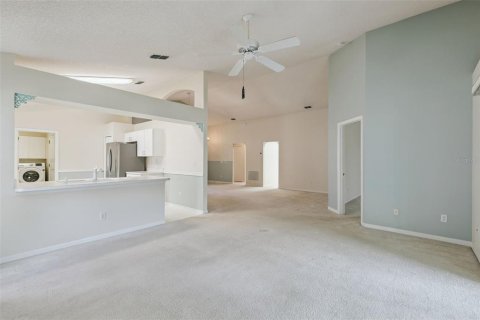 Villa ou maison à vendre à Clermont, Floride: 2 chambres, 160.16 m2 № 2420052 - photo 8