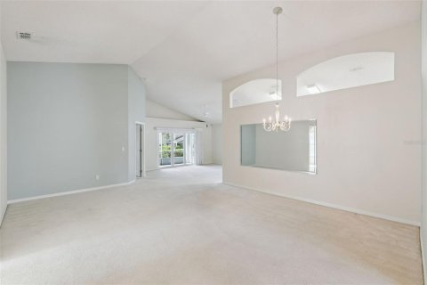 Villa ou maison à vendre à Clermont, Floride: 2 chambres, 160.16 m2 № 2420052 - photo 4