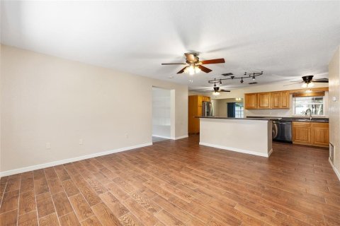 Casa en venta en Leesburg, Florida, 4 dormitorios, 204.38 m2 № 1912608 - foto 13