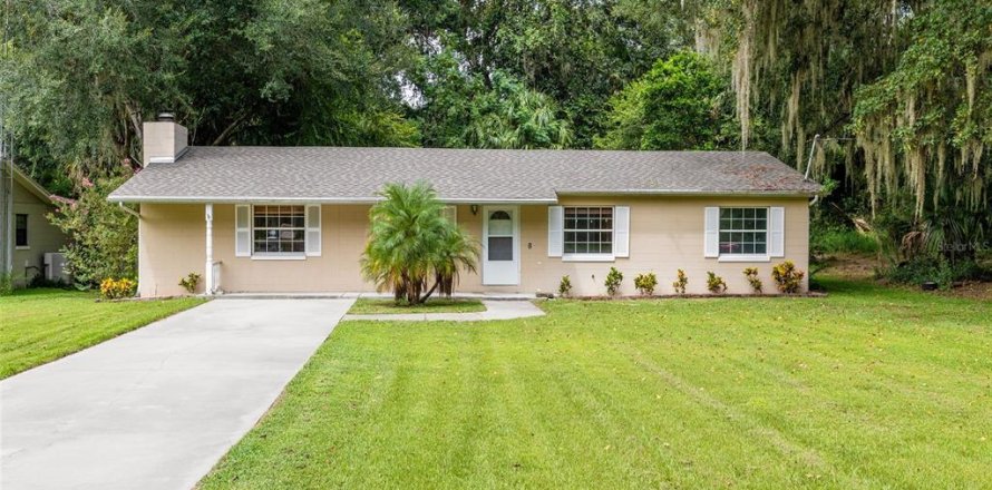 Villa ou maison à Leesburg, Floride 4 chambres, 204.38 m2 № 1912608