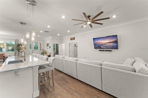 House in Orlando, Florida 4 bedrooms, 282.24 sq.m. № 1831571 - photo 9