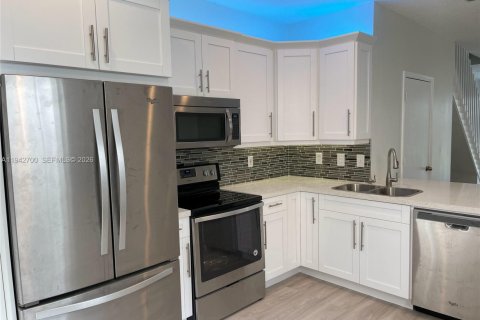 Touwnhouse à vendre à Weston, Floride: 3 chambres, 134.06 m2 № 2000114 - photo 2