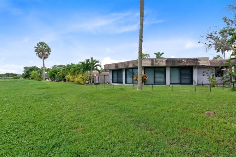 Villa ou maison à louer à Tamarac, Floride: 4 chambres, 246.56 m2 № 1146928 - photo 1