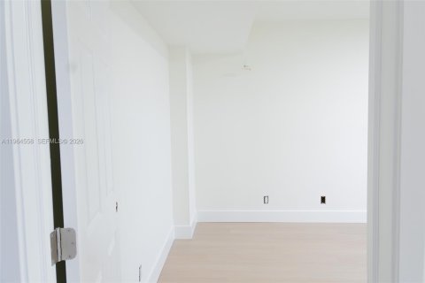 Condo in Pompano Beach, Florida, 3 bedrooms  № 2029484 - photo 10