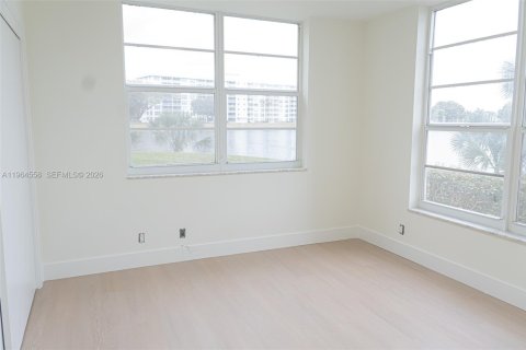 Condo in Pompano Beach, Florida, 3 bedrooms  № 2029484 - photo 20