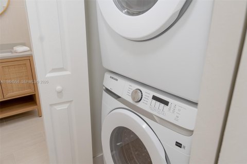 Condo in Pompano Beach, Florida, 3 bedrooms  № 2029484 - photo 24