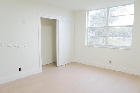 Condo in Pompano Beach, Florida, 3 bedrooms  № 2029484 - photo 13