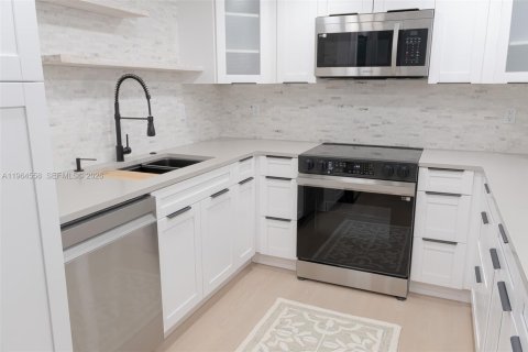 Condo in Pompano Beach, Florida, 3 bedrooms  № 2029484 - photo 2