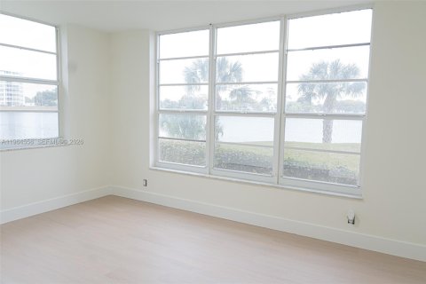 Condo in Pompano Beach, Florida, 3 bedrooms  № 2029484 - photo 19