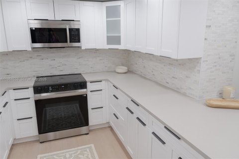 Condo in Pompano Beach, Florida, 3 bedrooms  № 2029484 - photo 3