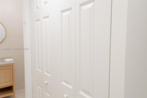 Condo in Pompano Beach, Florida, 3 bedrooms  № 2029484 - photo 23